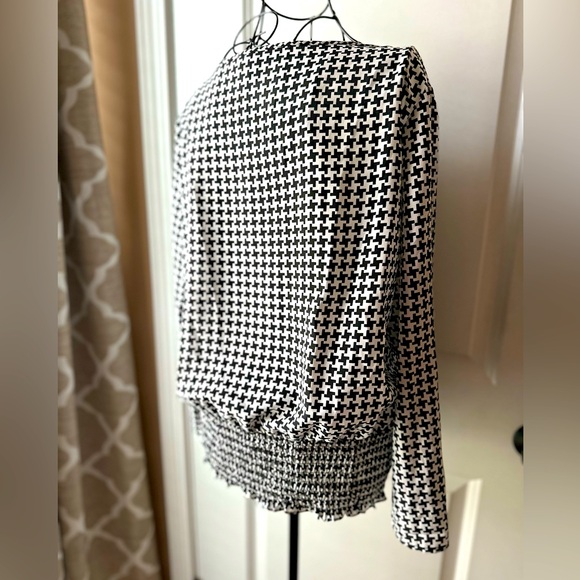 Michael Kors Black and White Blouse Size Medium - Picture 6 of 6